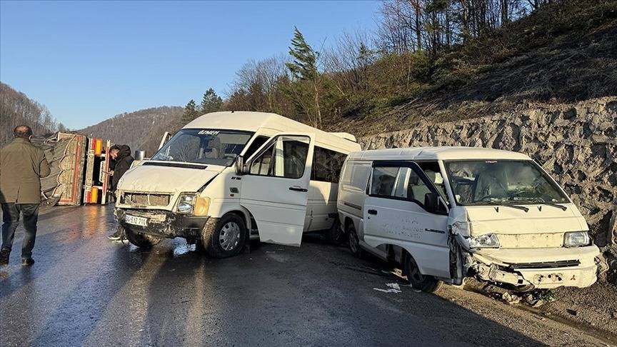 Zonguldak-Ankara Yolunda 3 Ayrı Kaza: 10 Kişi Yaralandı!