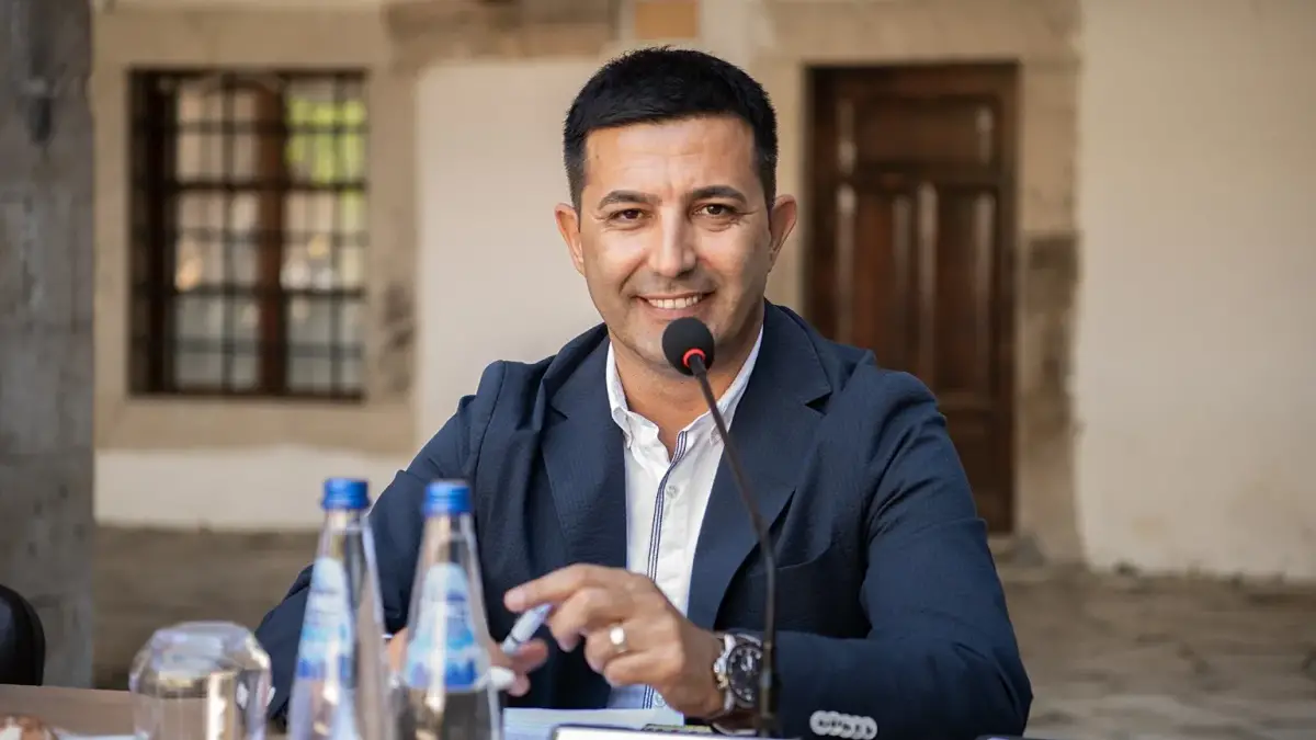 Kuşadası Belediyesi’ne Rüşvet ve İrtikap Soruşturması: Belediye Başkanı Ömer Günel Dahil 6 Şüpheli Adliyede!