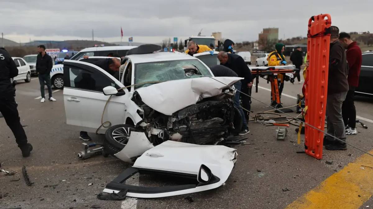 Nevşehir’de Zincirleme Kaza: Baba ve Oğlu Hayatını Kaybetti: 7 Yaralı!