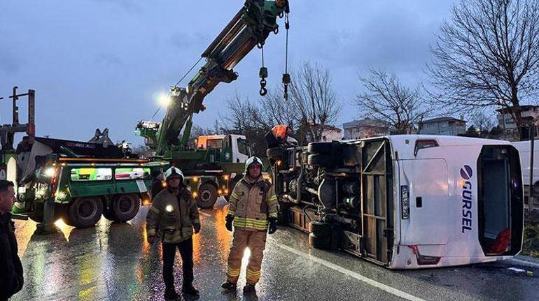 İstanbul Büyükçekmece’de Servis Midibüsü Devrildi: 1 Ölü, 9 Yaralı!
