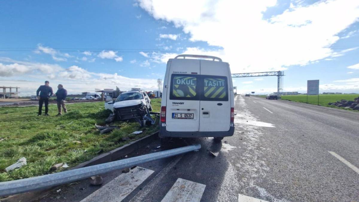 SON DAKİKA: Diyarbakır’da Feci Kaza! Öğrenci Servisi ile Otomobil Çarpıştı: 13 Yaralı!