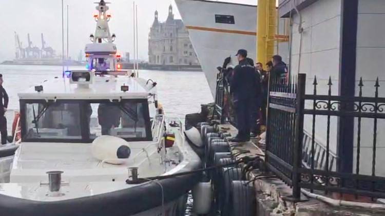 Kadıköy Rıhtımı’nda Denizde Erkek Cesedi Bulundu