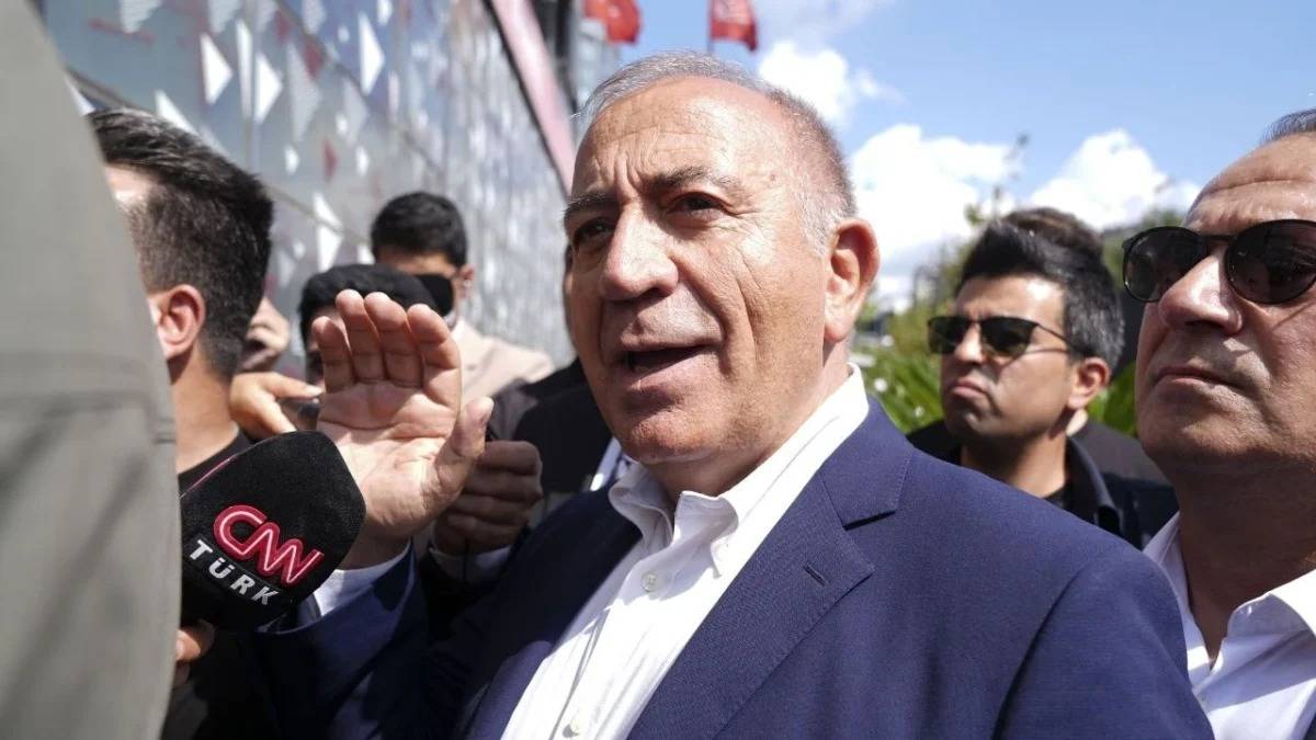 Mevzular Açık Mikrofon’da Gergin Anlar: Gürsel Tekin'in Sağ Kolu Özgür Çelik Salondan Çıkarıldı!