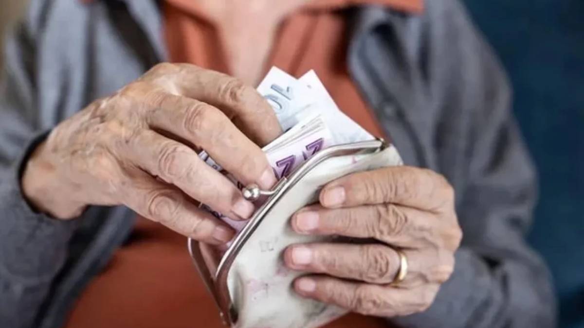 Emeklilere Çifte Ödeme Başladı: Maaş ve Ramazan Bayramı İkramiyeleri Hesaplara Yatıyor