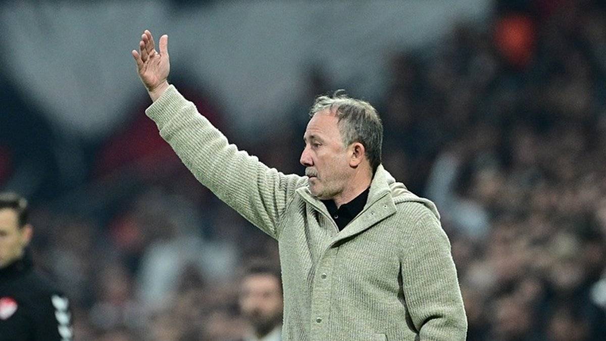 Beşiktaş-Kasımpaşa Maçı Öncesi Muhtemel 11’ler Açıklandı: Sergen Yalçın Tercihini Yaptı!