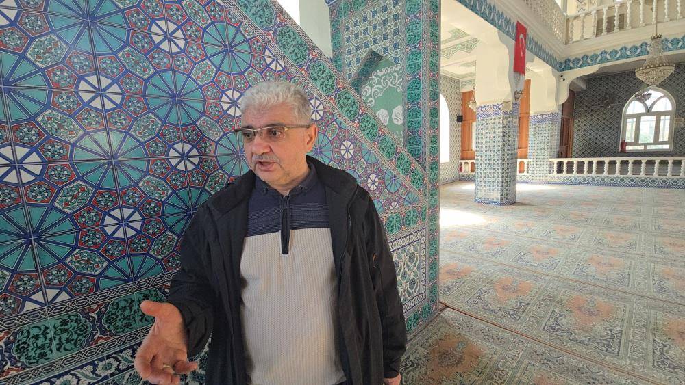 Oltayla Camiye Girdi, Mikrofonları Çaldı: Şüpheli Kamerada!