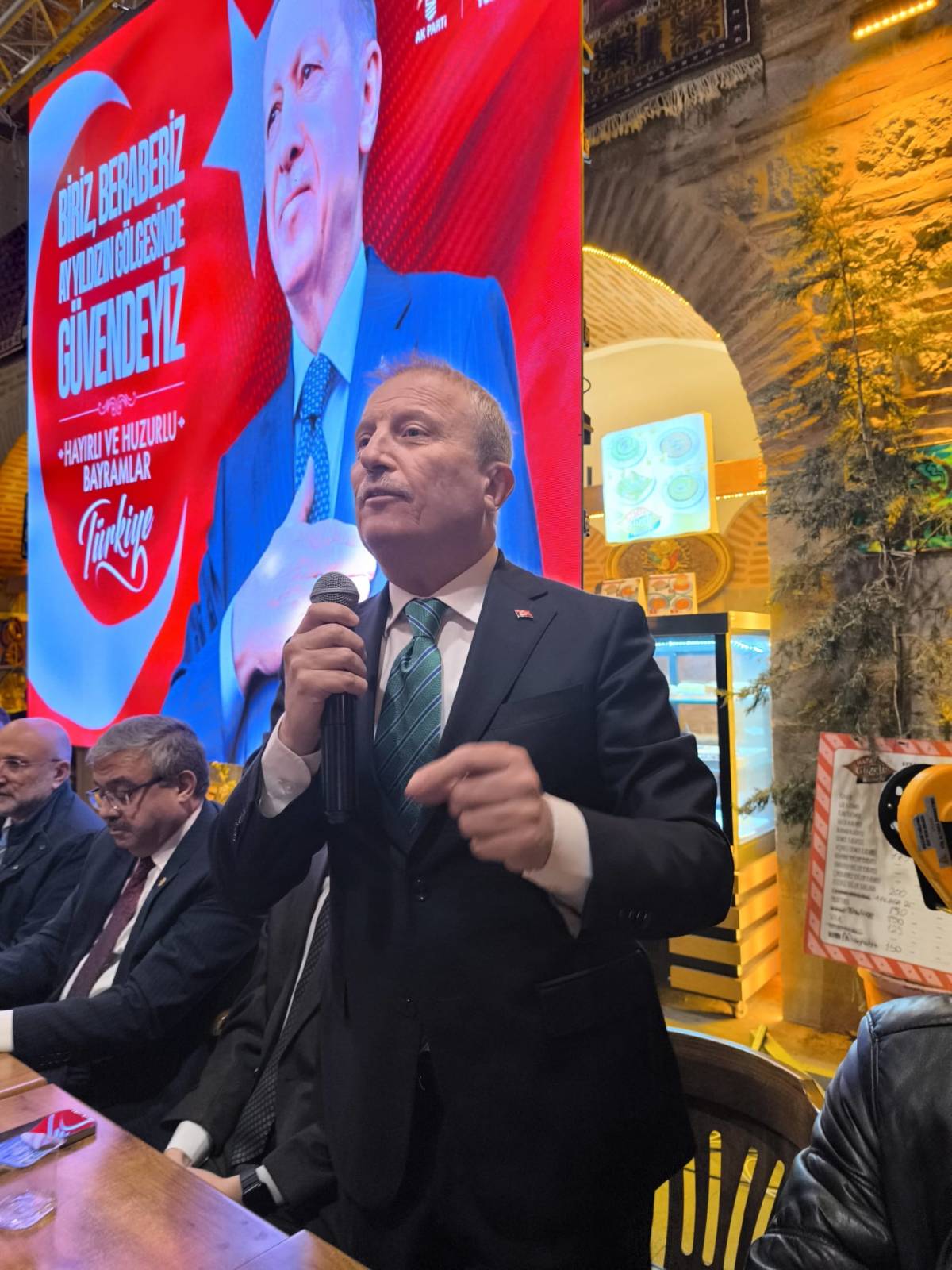 AK Parti Teşkilatı Taş Medrese’de Bayramlaştı