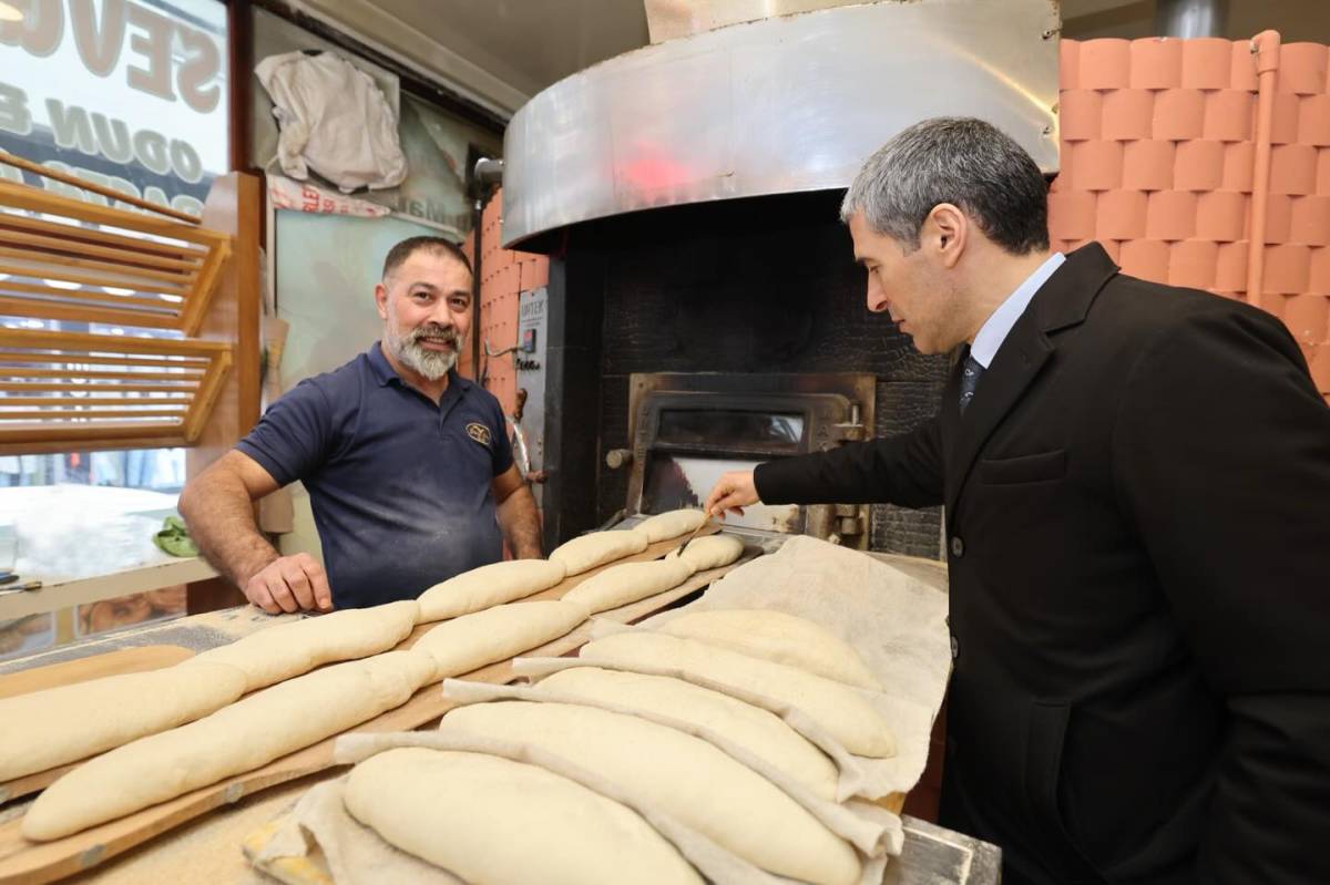 Afyonkarahisar’da Bayram Yoğunluğu: Vali Aktaş Ambaryolu’nda Vatandaşlarla Buluştu