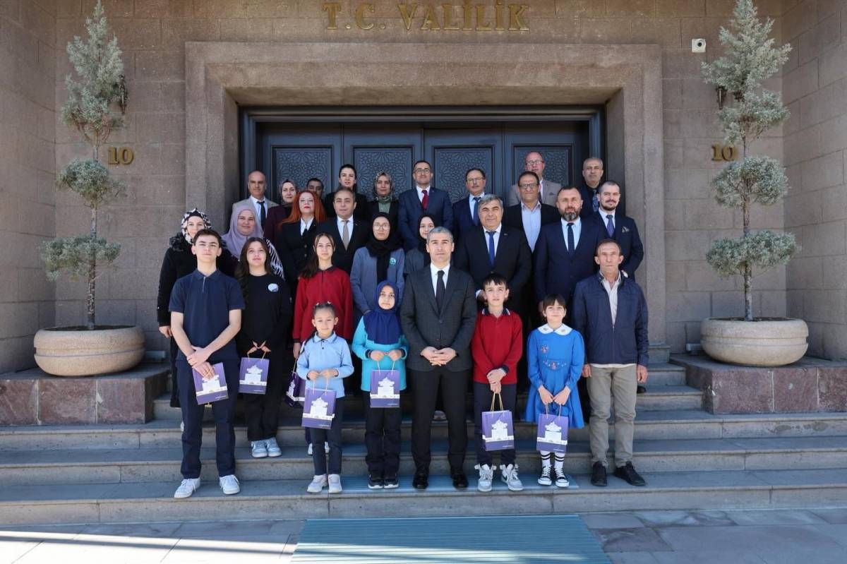 Afyonkarahisar’da İstiklal Marşı’nın 105. Yılı Öğrencilere Ödül Töreniyle Kutlandı
