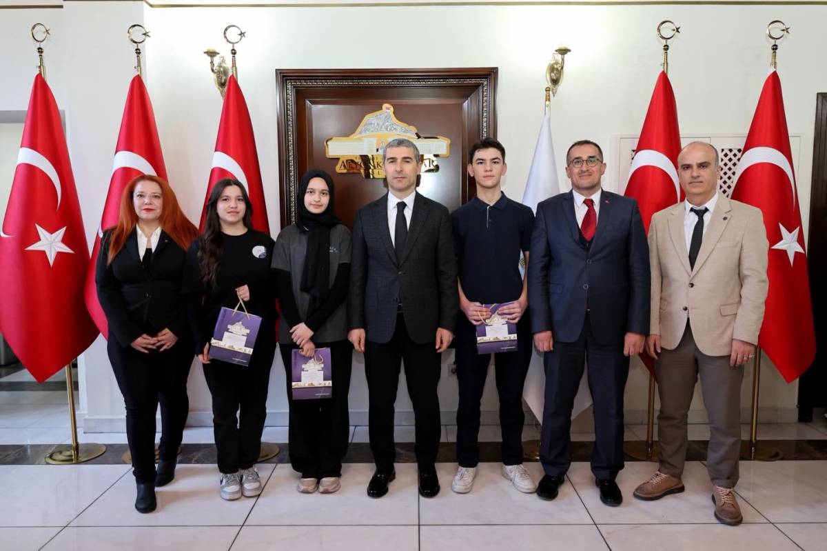 Afyonkarahisar’da İstiklal Marşı’nın 105. Yılı Öğrencilere Ödül Töreniyle Kutlandı