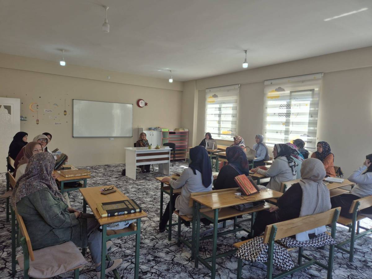 Afyonkarahisar’da Kadınlar Günü Programları Cami ve Kültür Evlerinde Kutlandı