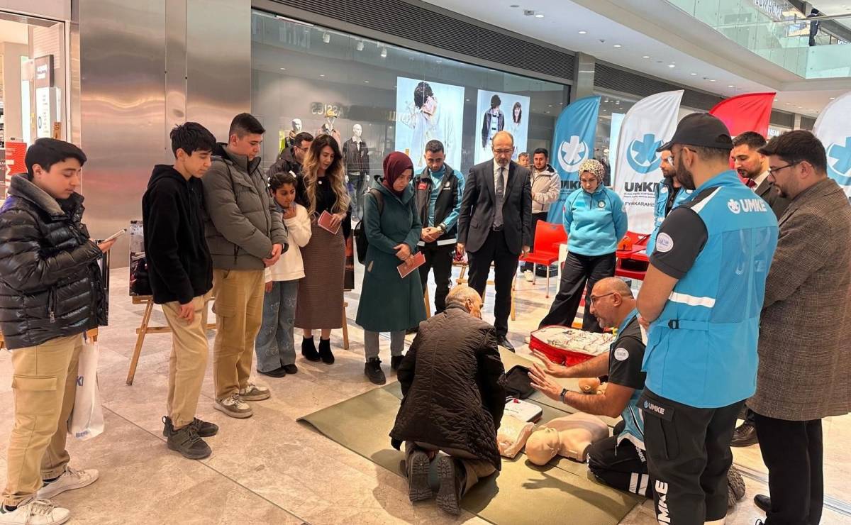 Afyonkarahisar’da “Ramazan’da Sağlık Programı” Vatandaşlarla Buluştu