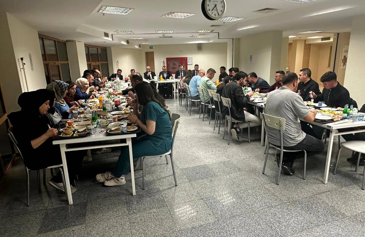 İl Sağlık Müdürü Öztürk, Çay Devlet Hastanesi’nde Sağlık Çalışanlarıyla İftarda Buluştu