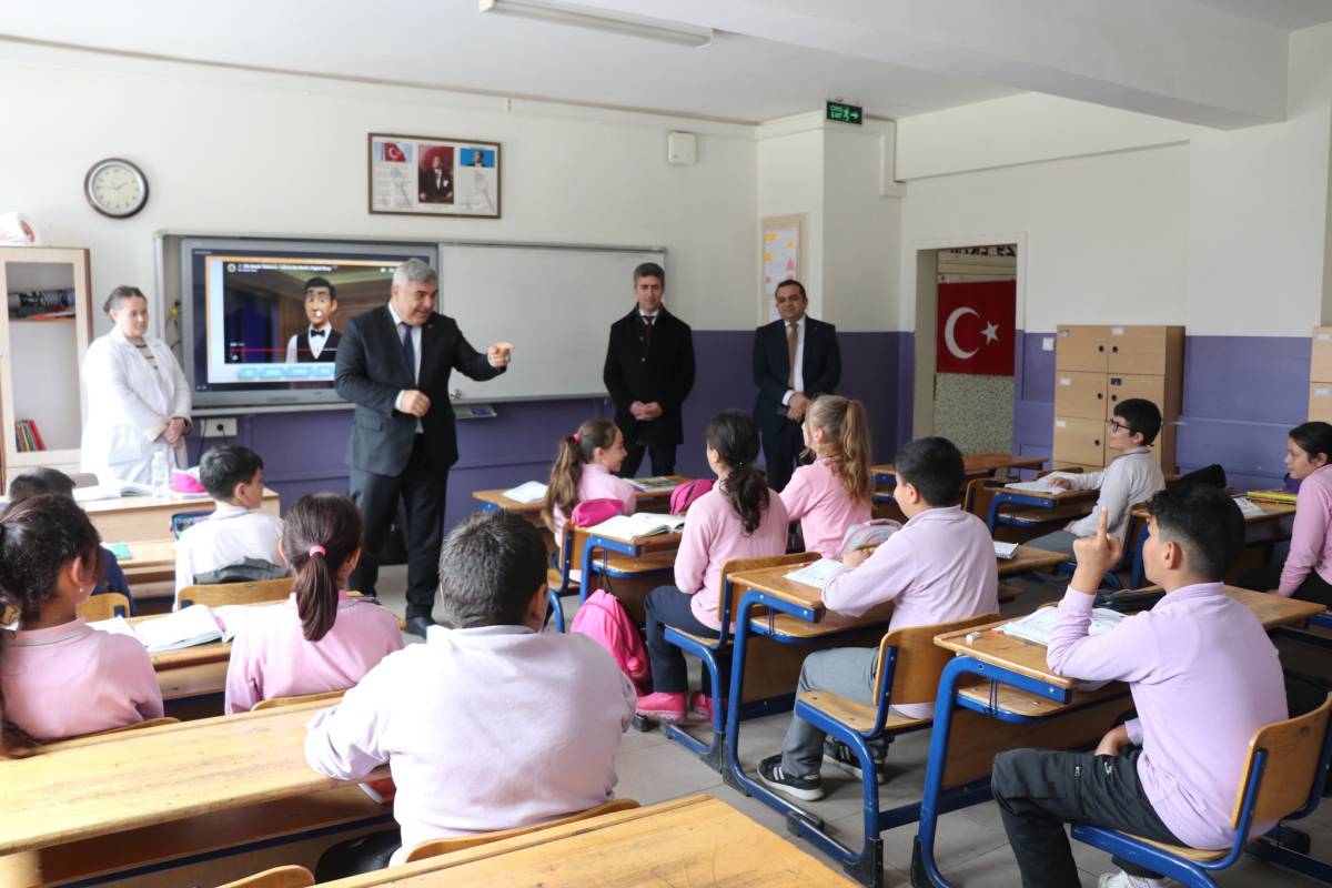 Müdür Sünnetci ’den Pazarağaç İmam Hatip Ortaokulu’na Ziyaret