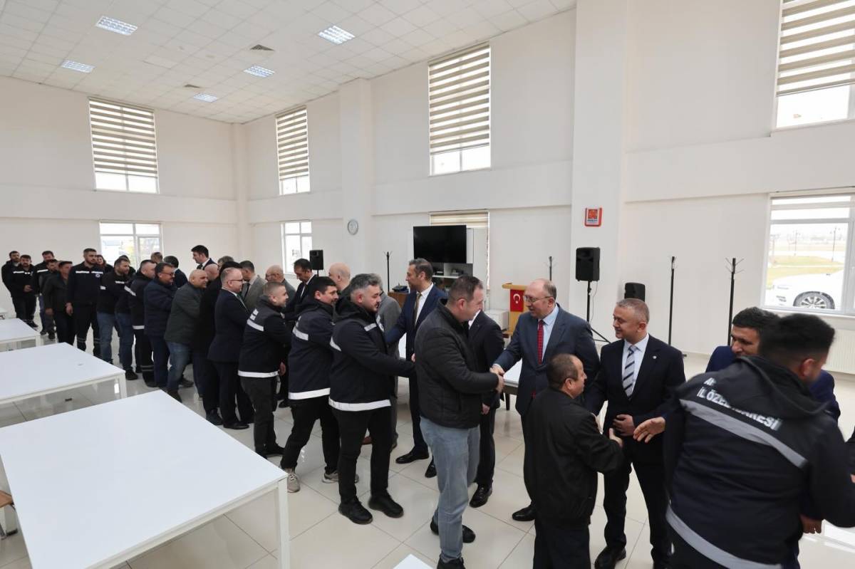 Vali Aktaş, İl Özel İdaresi Personeliyle Bayramlaştı