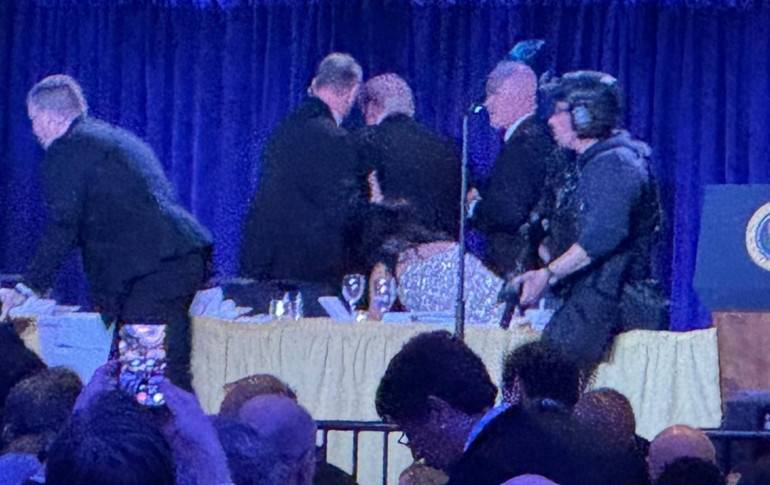 Son Dakika: Trump’a Saldırı Girişimi- Saldırgan Yakalandı, 1 Memur Vuruldu!