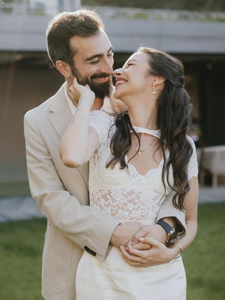 Hira Koyuncuoğlu ve Baran Sulhan Nişanlandı: Ünlü Çiftten Evlilik Yolunda İlk Adım!