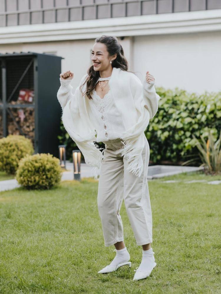 Hira Koyuncuoğlu ve Baran Sulhan Nişanlandı: Ünlü Çiftten Evlilik Yolunda İlk Adım!