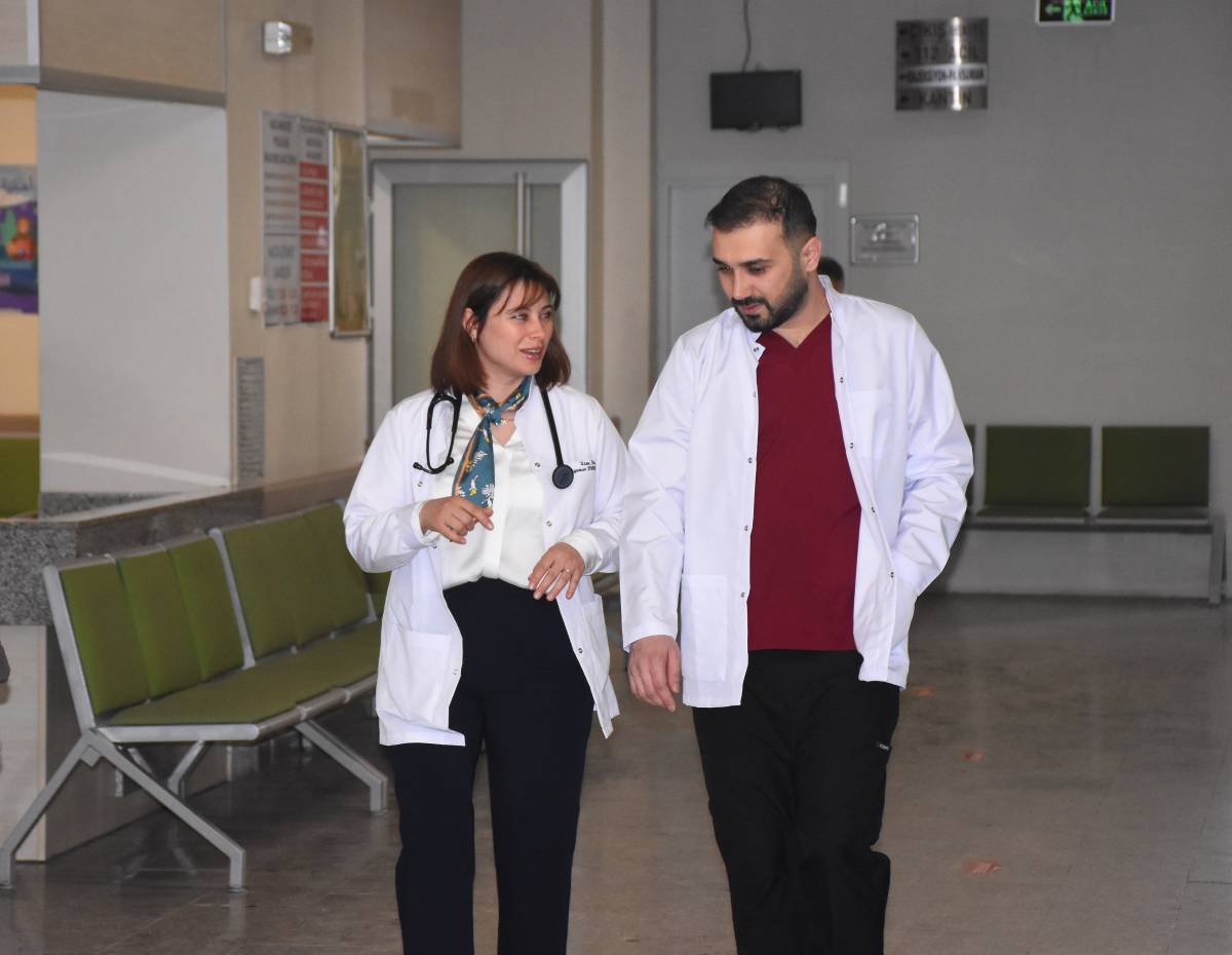 Afyonkarahisar’da Fakültede Tanışan Doktor Çift Aynı Hastanede Şifa Dağıtıyor!