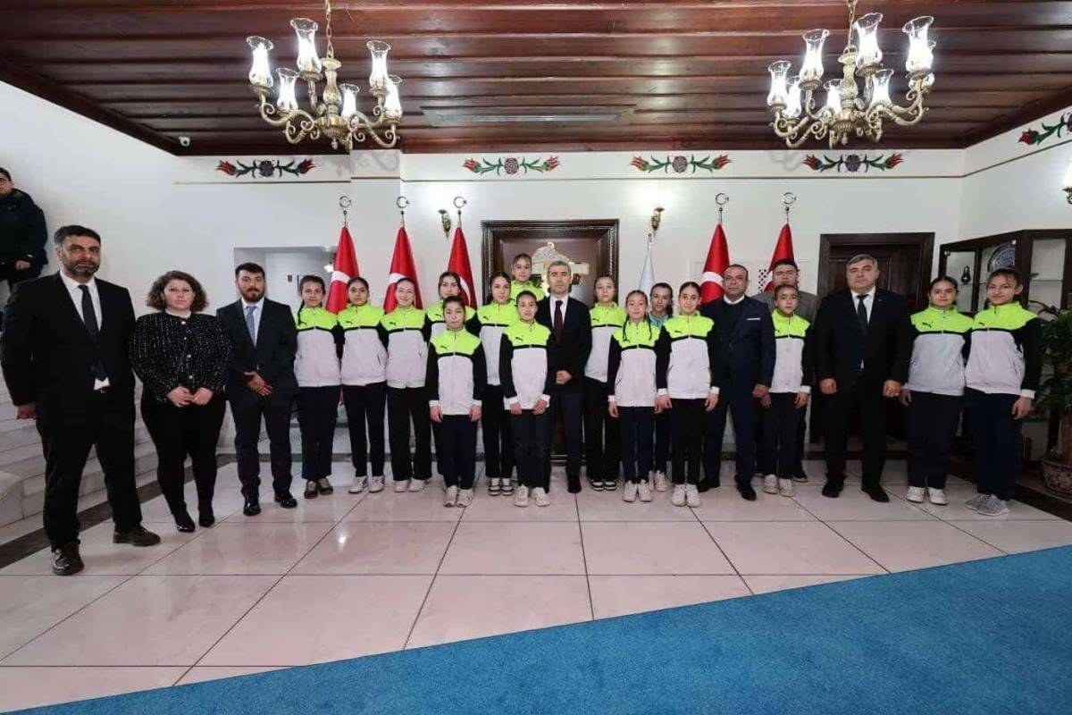 Afyonkarahisar’da Çifte Başarı: MSÜ Dereceleri ve Hentbolda Türkiye Şampiyonluğu