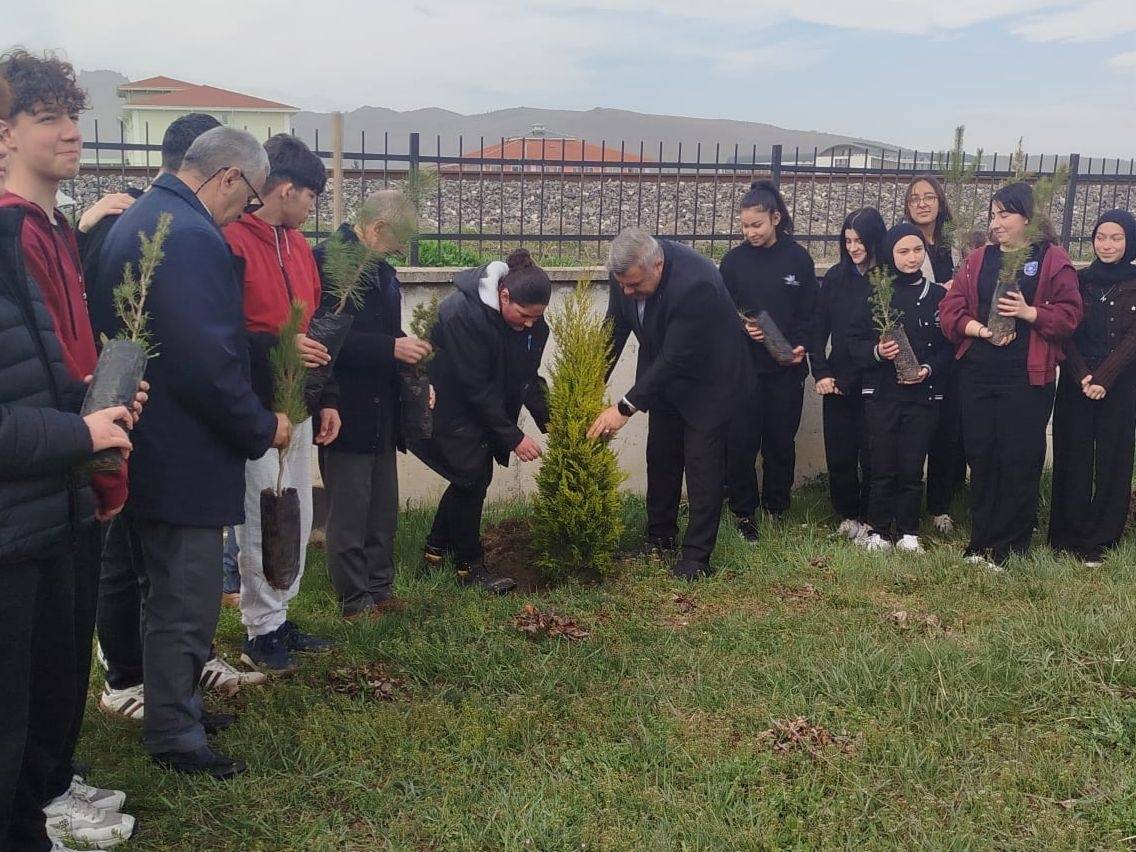 Afyonkarahisar’da Öğrencilerden Doğaya Anlamlı Katkı