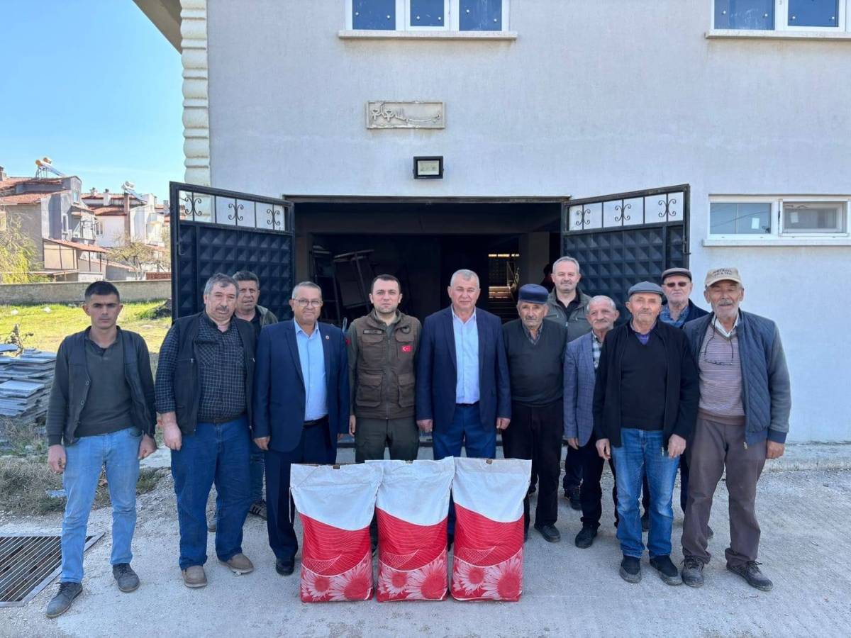 Afyonkarahisar’da TAKE Projesi Kapsamında Ayçiçeği Tohumu Dağıtıldı