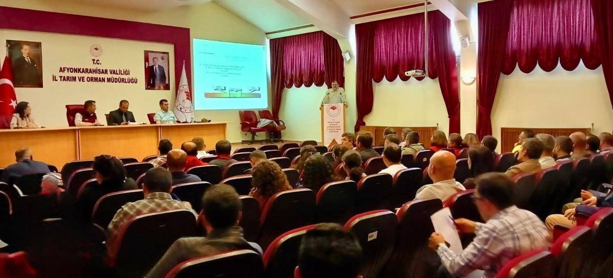 Afyonkarahisar’da Veteriner Hekimlere Şap Hastalığı Eğitimi Düzenlendi