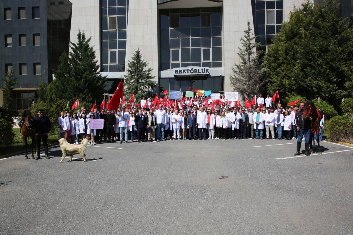 AKÜ’de “Dünya Veteriner Hekimler Günü” Coşkuyla Kutlandı