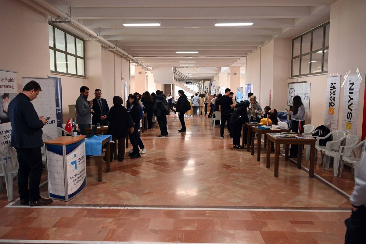 AKÜ’de “İİBF Kariyer Günü”: RSP Teknik Koleji ve Artuk Havacılık Öğrencilerle Buluştu