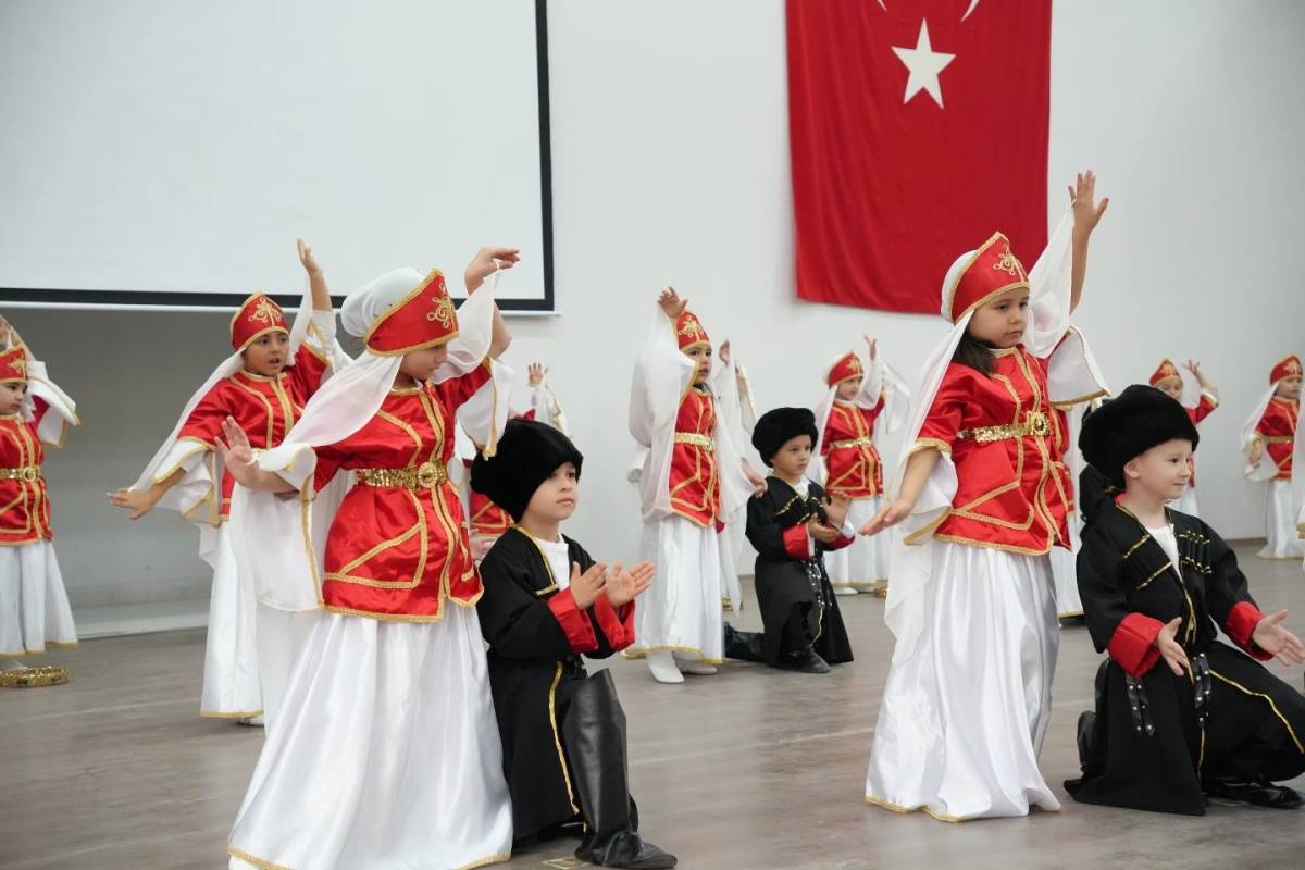 Bolvadin’de 23 Nisan Coşkusu: Çocuklar Bayramın Tadını Doyasıya Çıkardı