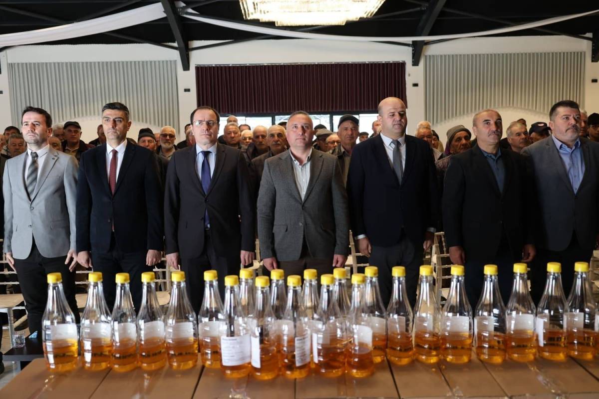 Çay İlçesi’nde Kiraz Üreticilerine Sirke Sineği Tuzağı Desteği