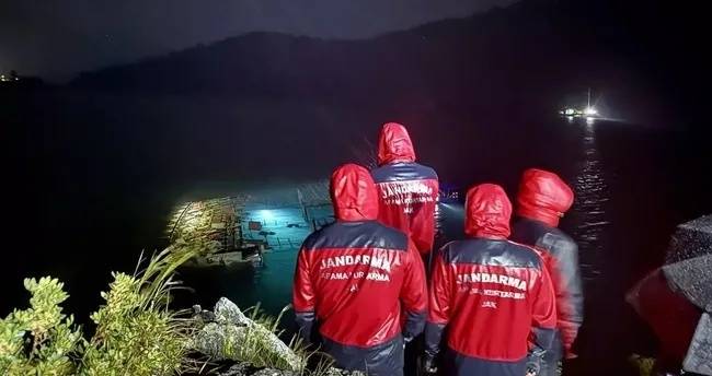 Fethiye’de Tur Teknesi Faciası: Kayalıklara Çarpan Teknede 1 Kişi Hayatını Kaybetti!