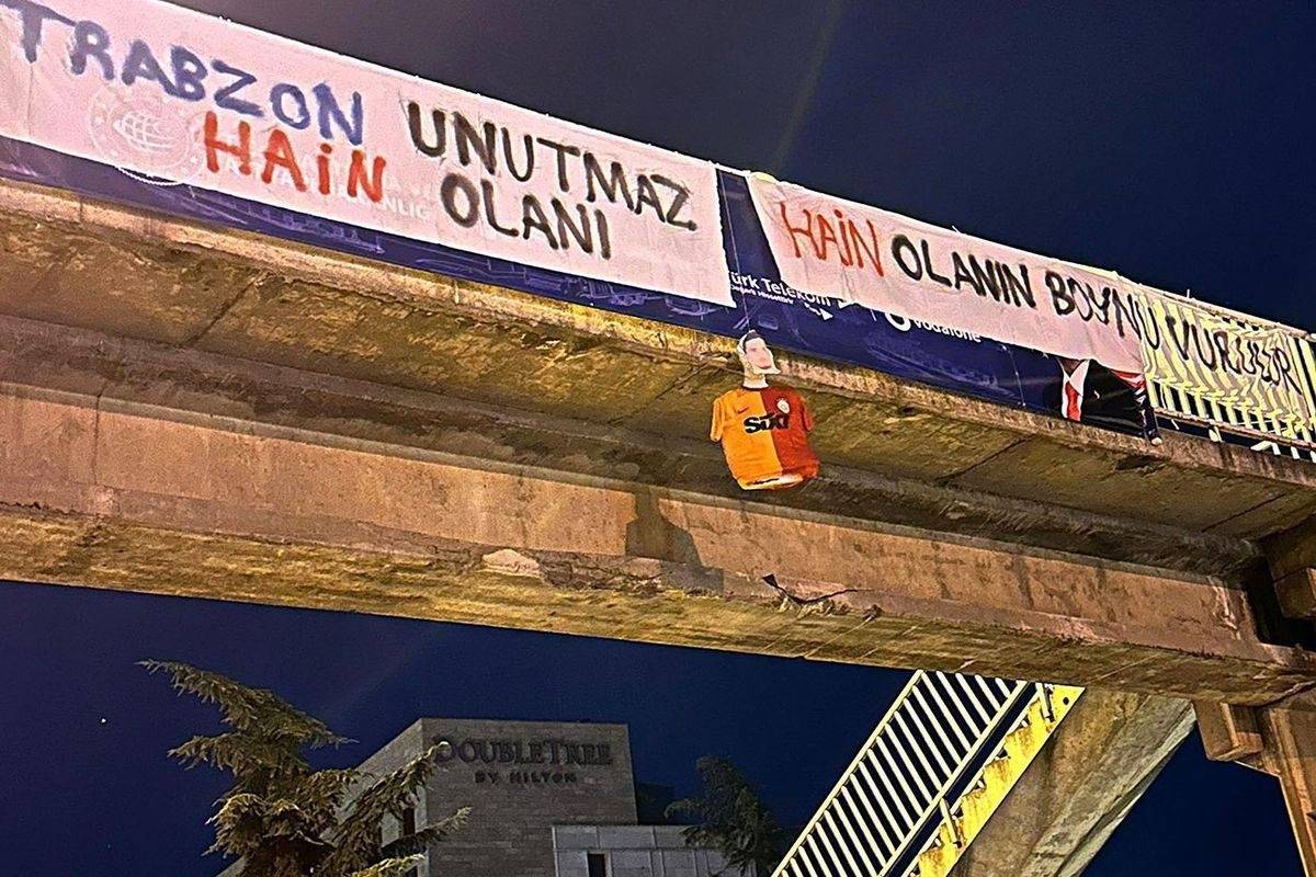 Trabzon’da Derbi Öncesi Gerilim: Uğurcan Çakır’a Yönelik Pankart Tepki Çekti