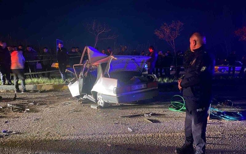 Antalya Korkuteli’nde Gece Yarısı Faci̇a: Otomobil Ağaca Çarptı, 3 Kişi Hayatını Kaybetti!