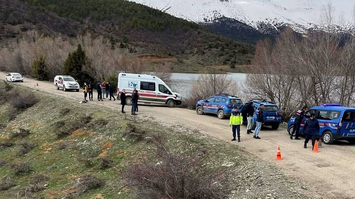 Adana’da Gölette Bulunan Kadının Kimliği Belli Oldu: Bahar Aksüt 8 Bıçak Darbesiyle Öldürülmüş!