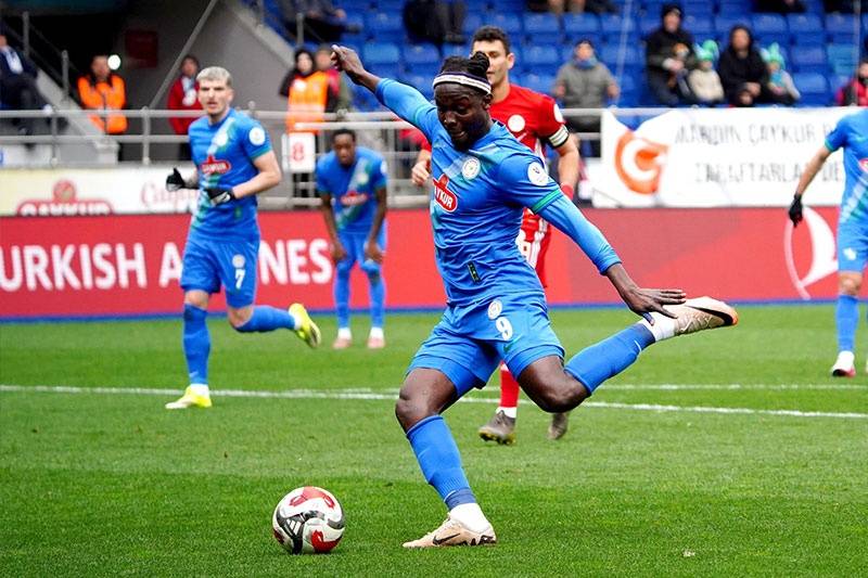 Rizespor - Samsunspor Erteleme Maçı Yayın Bilgileri: Saat Kaçta, Hangi Kanalda?