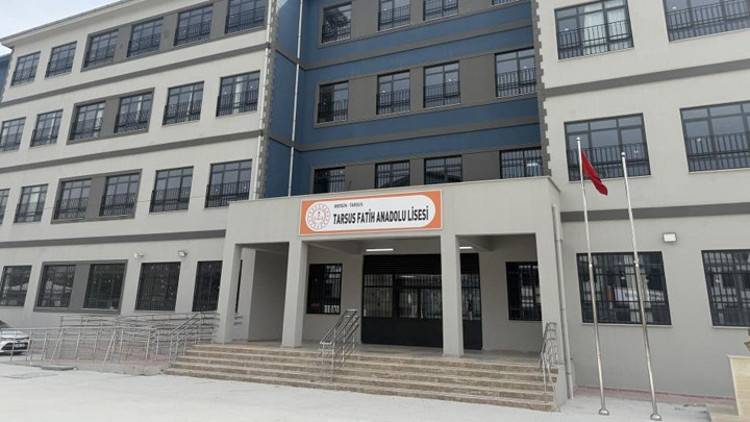 Mersin’de Lisede Silah Alarmı: Öğrenci Gözaltına Alındı!
