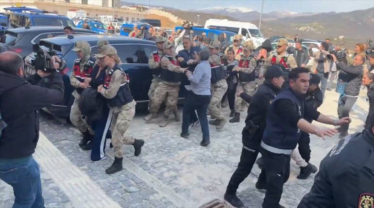 Gülistan Doku Soruşturmasında Yeni Gelişme: 7 Şüpheli Adliyeye Sevk Edildi- Annesi Fenalaştı!