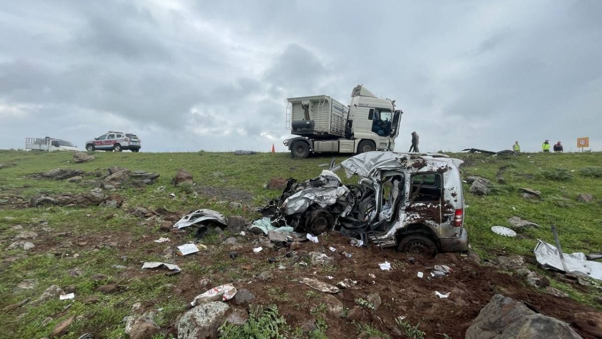 Şanlıurfa’da Feci Kaza: TIR İle Ticari Araç Çarpıştı, 2 Ölü 1 Yaralı