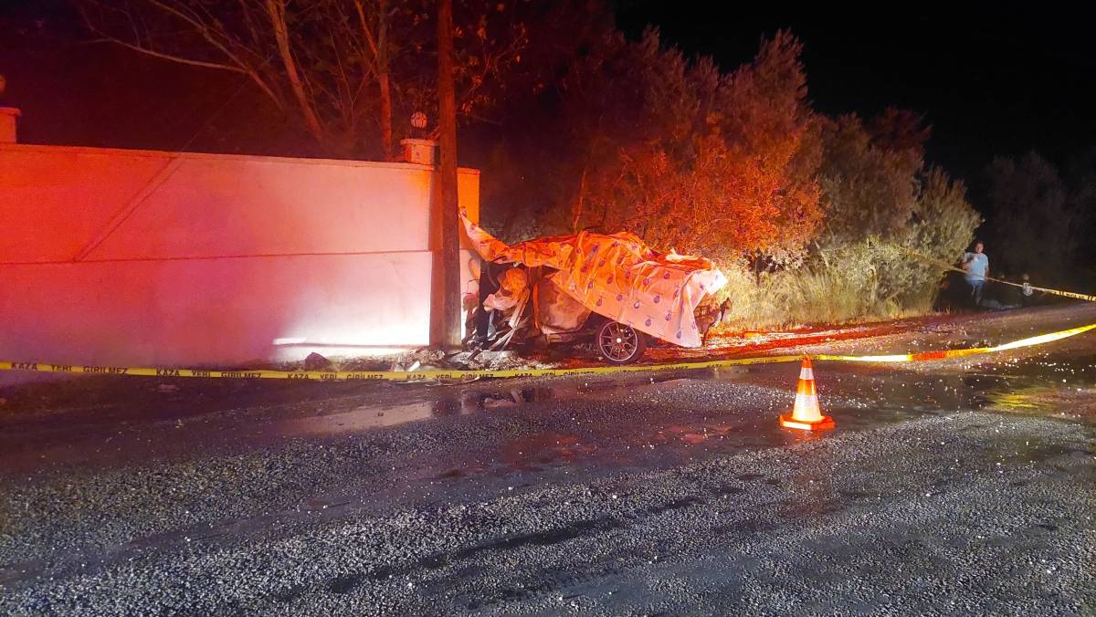 İzmir’de Feci Kaza: Alev Alan Otomobilde Sürücü Hayatını Kaybetti!