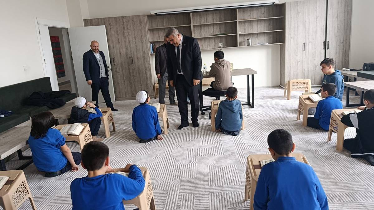 Müdür Sünnetci, Hafızlık Yarışması Birincilerini Ziyaret Etti