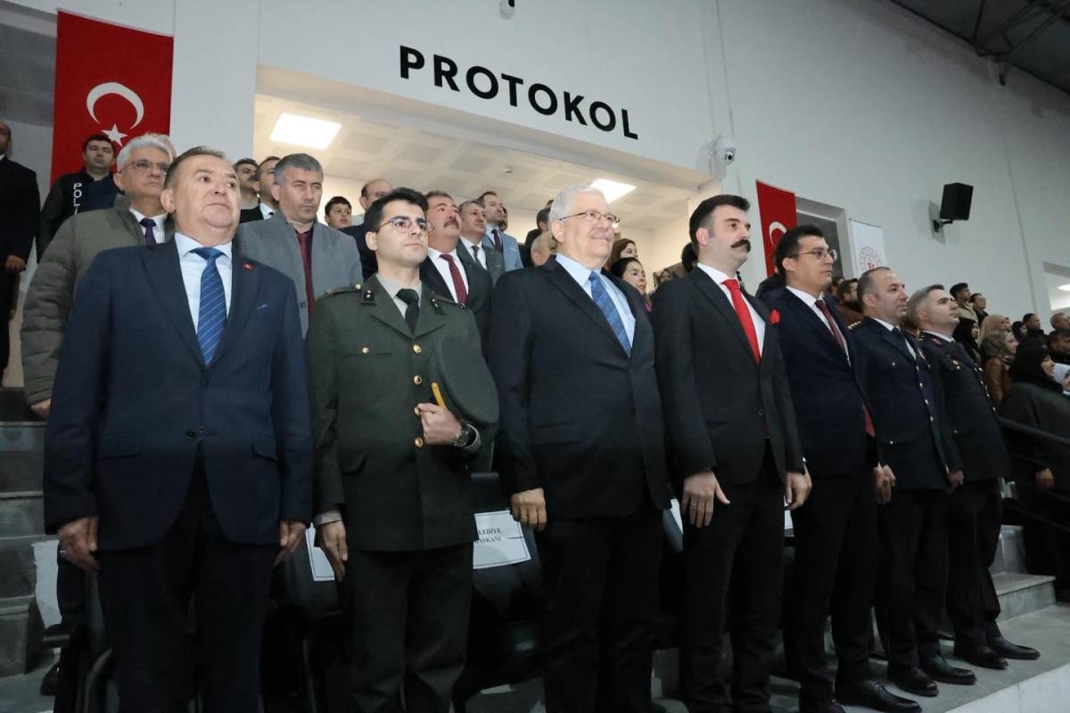 Sandıklı’da 23 Nisan Coşkusu Spor Salonuna Sığmadı