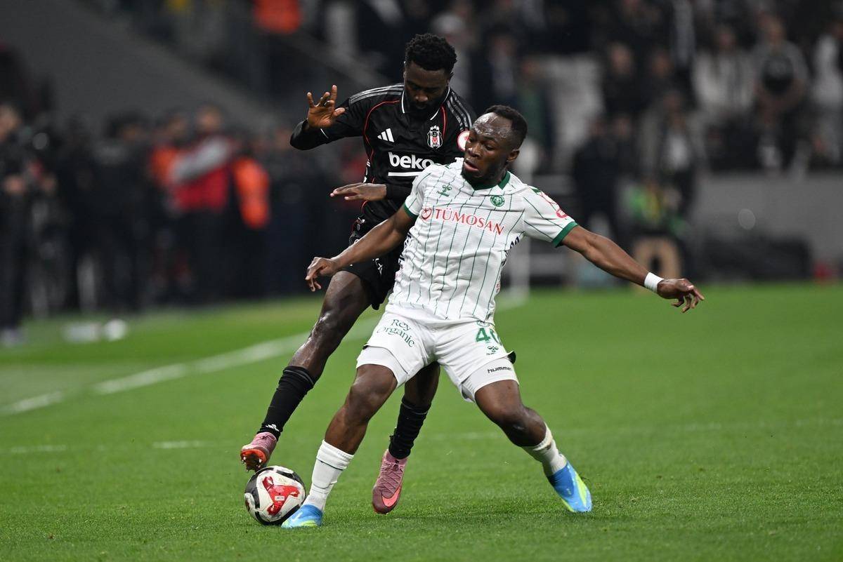 Beşiktaş’ta Kriz Büyüyor: Sergen Yalçın’a Tribünden Su Şişesi Fırlatıldı- Konyaspor’a Kupada Son Dakika Şoku!
