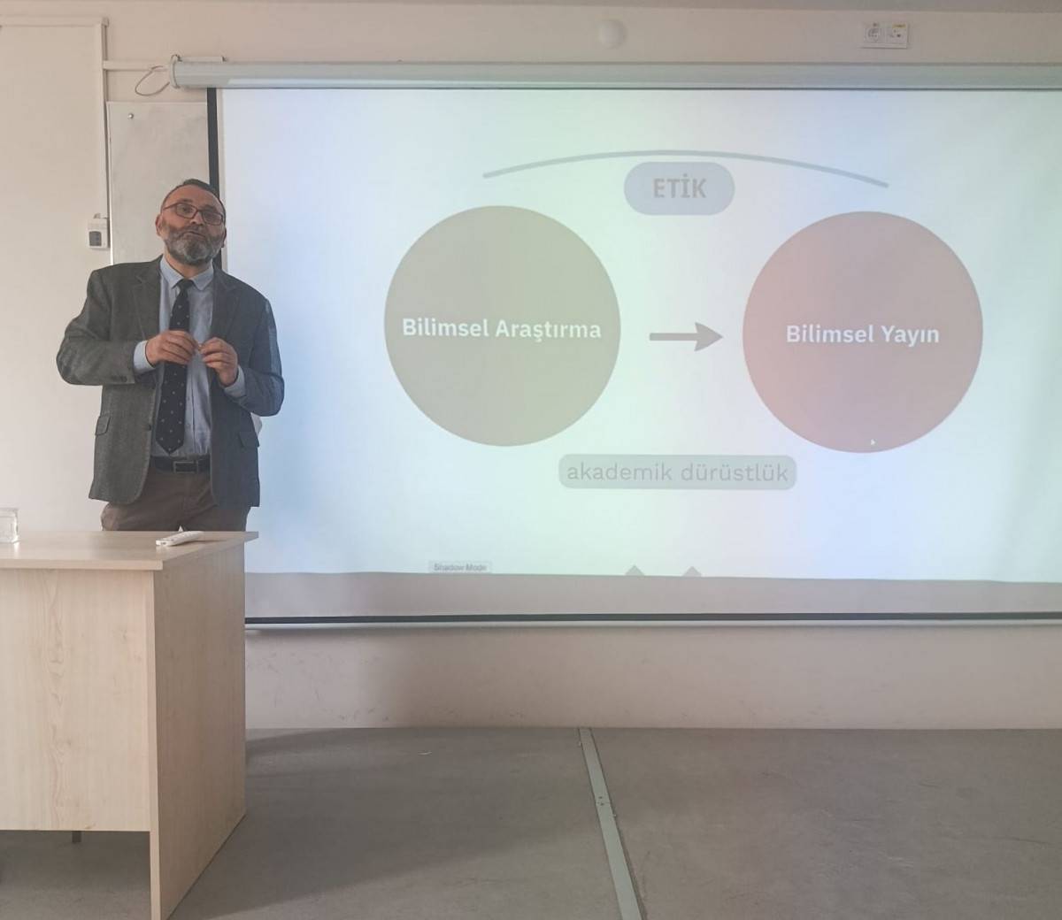 AFSÜ Eczacılık Fakültesinde “Yayın Etiği” Eğitimi Düzenlendi