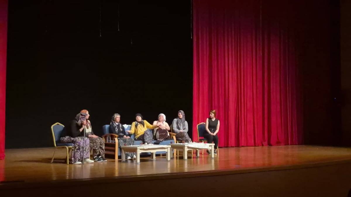 AFSÜ Tiyatro Topluluğu 6. Ulusal Rabia Demir Tiyatro Festivali’nde Sahne Aldı