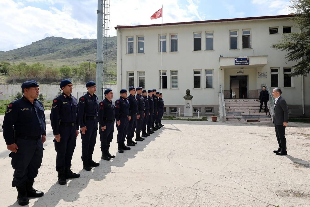 Afyonkarahisar Valisi Aktaş’tan Tatarlı Jandarma Karakol Komutanlığı'na Ziyaret