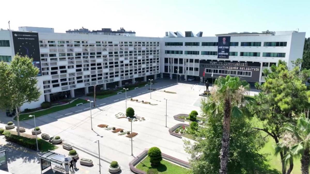 Muhittin Böcek Soruşturmasında Yeni Detaylar: Gelin Zuhal Böcek’in İfadesi ve Para Dolu Valiz Görüntüsü Dosyada!