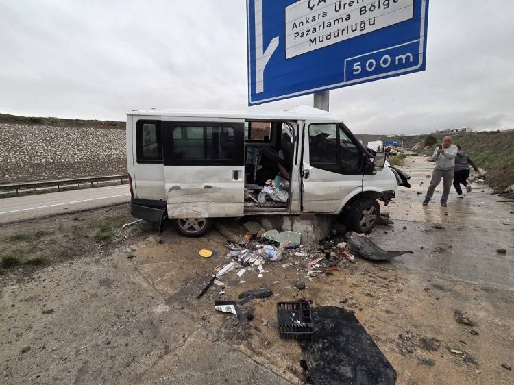 Ankara Elmadağ’da Feci Kaza: Minibüs Sürücüsü Hayatını Kaybetti!