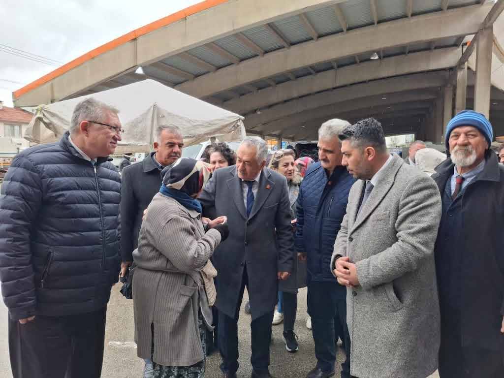 CHP Afyonkarahisar Teşkilatı Ataköy Semt Pazarı’nda Vatandaşlarla Buluştu