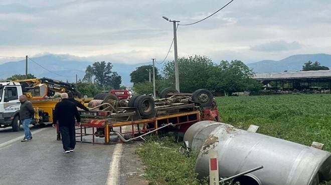 İzmir’de Korkunç Kaza- Manevra Yapan Kamyon Devrildi: 5 Yaralı!